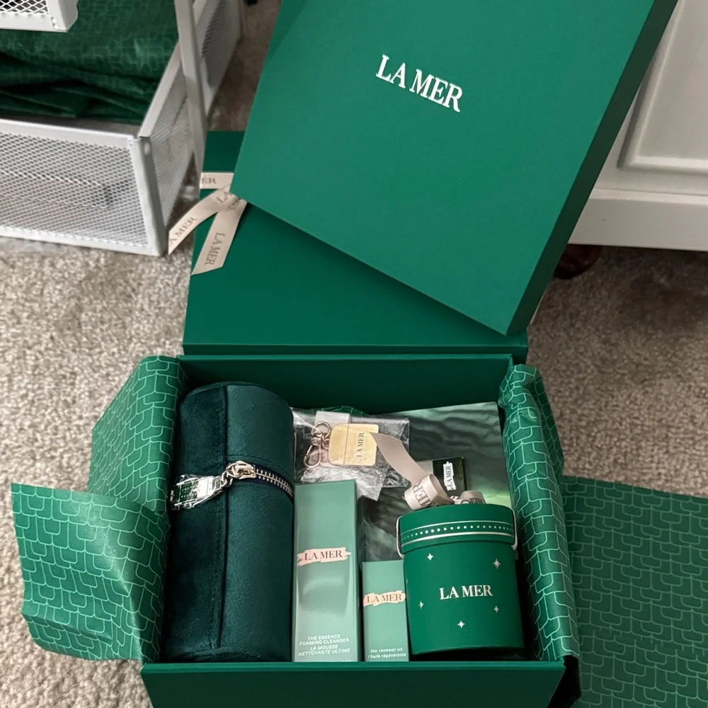 La Mer Skincare holiday gift Collection - Picture 13 of 15